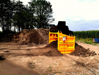 Mobile Siebanlage | Flachdecksiebanlage | Hackschnitzel sieben rent