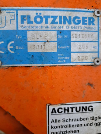 Schneeschild Flötzinger Winterdienst mit Aufnahme pass. Avant Lader mieten