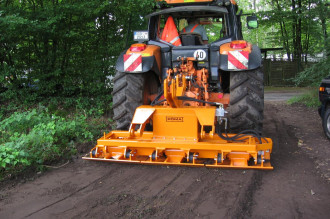 Plattenverdichter PÖMA RP240 Traktoren Schlepper mieten