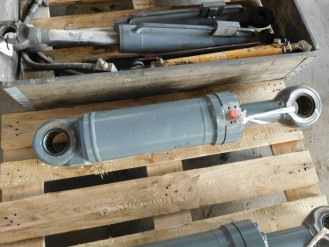 Liebherr Zylinder 9964397 Ersatzteil - Ausleger-Zylinder/ Planierschild-Zylinder rent