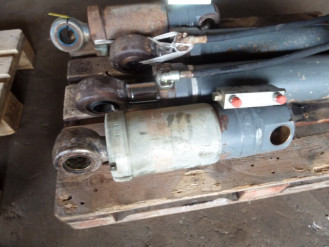 Liebherr Zylinder 9580388 Ersatzteil - Ausleger-Zylinder/ Planierschild-Zylinder rent