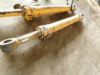 Liebherr Zylinder 9306863 Ersatzteil - Schaufelzylinder rent