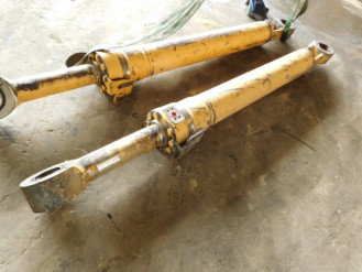 Liebherr Zylinder 9306863 Ersatzteil - Schaufelzylinder rent