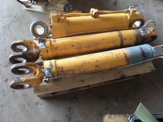 Liebherr Zylinder 9959881 Ersatzteil - Hubzylinder rent