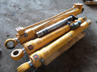 Liebherr Zylinder 9198293 Ersatzteil - Hubzylinder rent