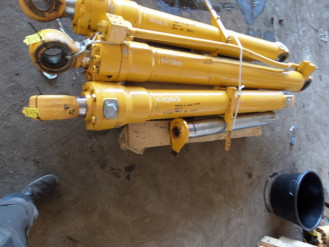 Liebherr Zylinder 9198293 Ersatzteil - Hubzylinder rent