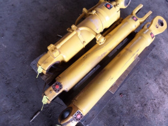 Liebherr Zylinder 9902788 Ersatzteil - Hubzylinder rent