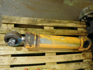 Liebherr Zylinder 9910435 Ersatzteil - Ausleger-Zylinder/ Planierschild-Zylinder rent