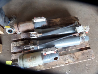 Liebherr Zylinder 9910435 Ersatzteil - Ausleger-Zylinder/ Planierschild-Zylinder rent