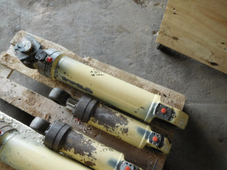 Liebherr Zylinder 9164573 Ersatzteil - Ausleger-Zylinder/ Planierschild-Zylinder rent