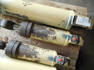 Liebherr Zylinder 9916843 Ersatzteil - Ausleger-Zylinder/ Planierschild-Zylinder rent