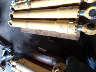 Liebherr Zylinder 9287299 Ersatzteil - Hubzylinder rent