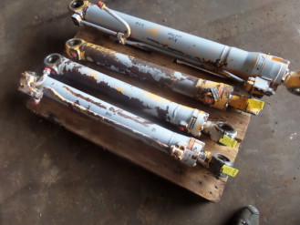 Liebherr Zylinder 9200900 Ersatzteil - Schaufelzylinder rent