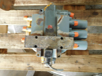 Liebherr Ventilblock 7009818 Ersatzteil - Ventilblock mieten