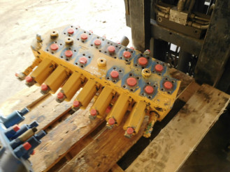 Liebherr Ventilblock 5008829 Ersatzteil - Ventilblock mieten