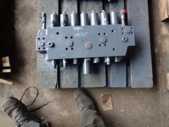 Liebherr Ventilblock 5008829 Ersatzteil - Ventilblock mieten