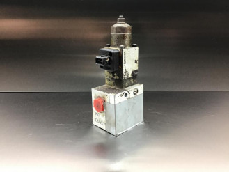 Liebherr Wegeventil 5617123 Ersatzteil - Wegeventil mieten