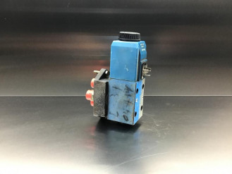 Liebherr Wegeventil 5716943 Ersatzteil - Wegeventil mieten