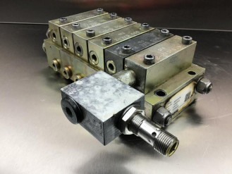 Liebherr Verteilungsblock 10293025 Ersatzteil - Ventil Steuerblock mieten