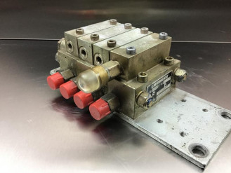 Liebherr Verteilungsblock 10032427 Ersatzteil - Ventil Steuerblock mieten