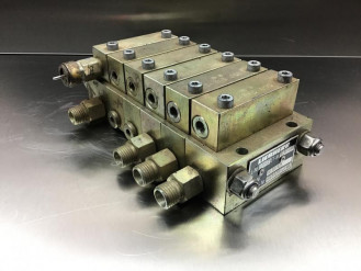 Liebherr Verteilungsblock 10301105 Ersatzteil - Ventil Steuerblock mieten