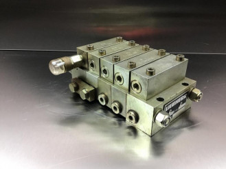 Liebherr Verteilungsblock 10012999 Ersatzteil - Ventil Steuerblock mieten
