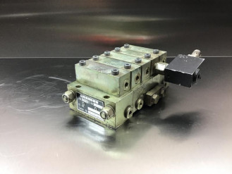 Liebherr Verteilungsblock 10424600 Ersatzteil - Ventil Steuerblock mieten