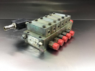 Liebherr Verteilungsblock 10018087 Ersatzteil - Ventil Steuerblock mieten