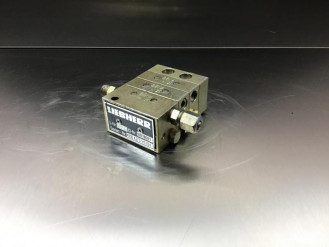 Liebherr Verteilungsblock 10018089 Ersatzteil - Ventil Steuerblock mieten