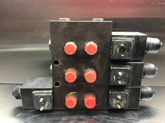 Liebherr Kompakter Block 7010680 Ersatzteil - Wegeventil rent