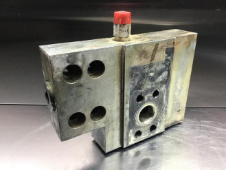 Liebherr Zwischenplatte 9006345 Ersatzteil - Sicherheitsventil rent