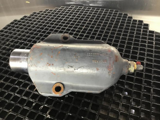 Liebherr Achsstabilisator 9247102 Ersatzteil - Pendelachs Zylinder mieten