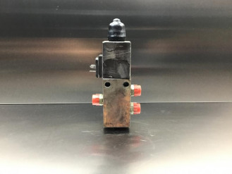 Liebherr Wegeventil 7010681 Ersatzteil - Wegeventil rent