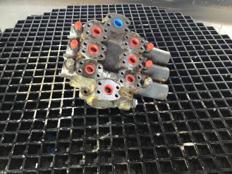 Liebherr Ventilblock 9156113 Ersatzteil - Ventilblock rent