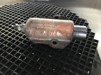 Liebherr Achsstabilisator 9239424 Ersatzteil - Pendelachs Zylinder mieten