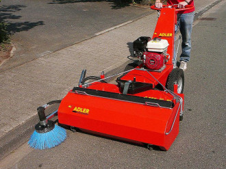 Adler Handkehrmaschine Benzinmotorantrieb mieten
