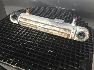 Liebherr Ausleger-Zylinder 98765432 Ersatzteil - Ausleger-Zylinder/ Planierschild-Zylinder mieten