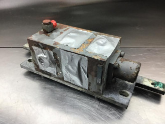 Liebherr Directional Control Valve  5609927 Ersatzteil - Wegeventil rent