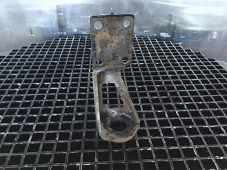 Liebherr Halterung hinten links 94008626 Ersatzteil - Motor-Ersatzteile rent