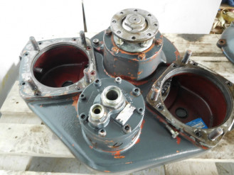 Liebherr Fahrgetriebe 5715948 Ersatzteil - Getriebe mieten