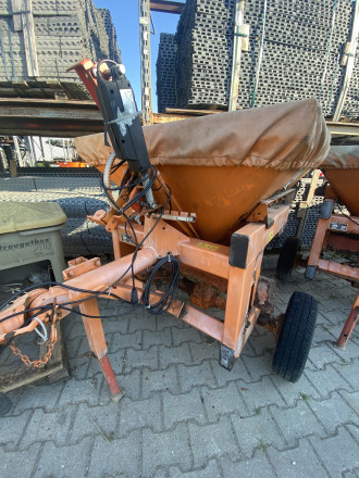 Rauch Salzstreuer SU 352 Anhäger mieten