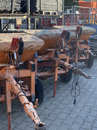 Rauch Salzstreuer SU 352 Anhäger mieten