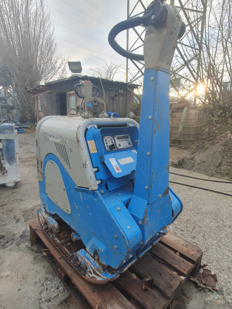 Weber Rüttelplatte CR 8 CCD rent