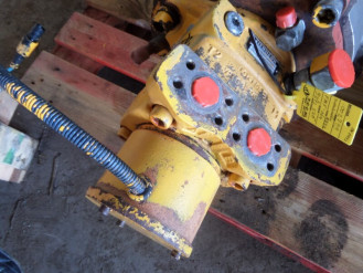 Liebherr FMF064 9271226 Ersatzteil - Drehmotor rent