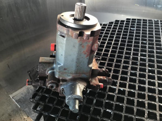 Liebherr HMF075 10007106 Ersatzteil - Drehmotor rent