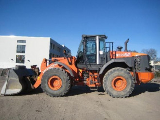 Hitachi ZW 220 Radlader rent