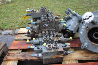 Liebherr R914 C rent