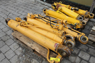 Liebherr A 900 LIT rent