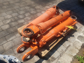 Hitachi ZW 220 rent