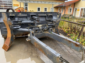 Liebherr PR 724 mieten